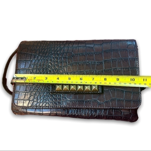 Nwt cosmopolitan brown faux crocodile clutch/Crossbody purse - Picture 8 of 11